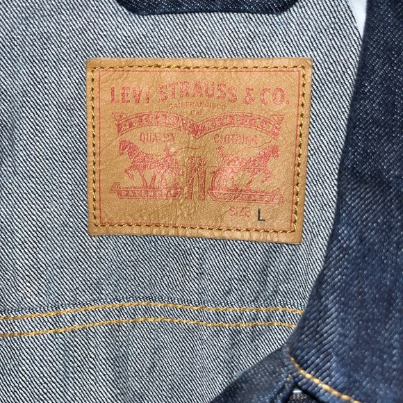 Levi's Men's Dark Blue Denim Jacket - Picture 3 of 3